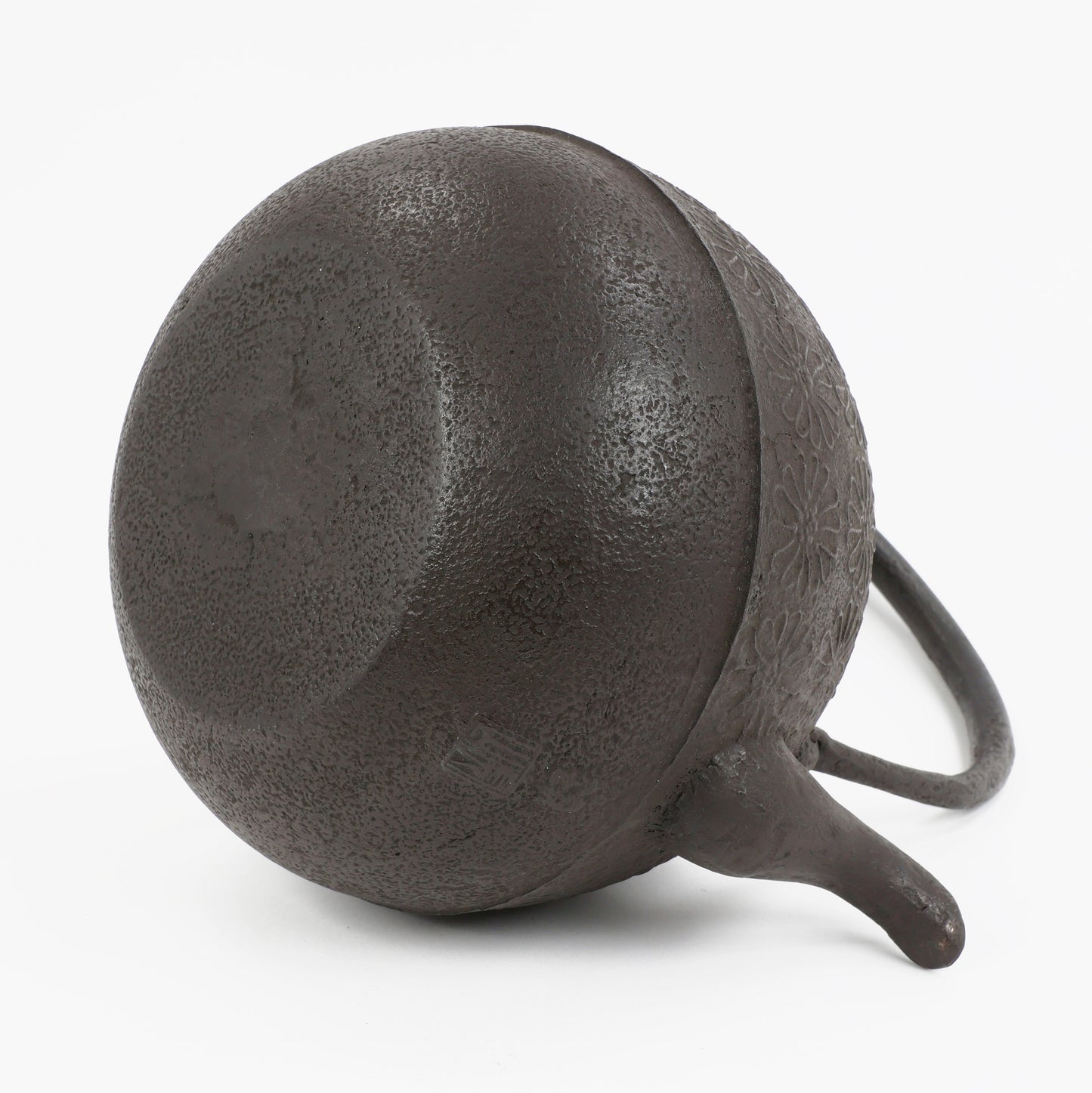 Tetsubin, Cast iron kettle, Japanese tetsubin, Tetsubin teapot, Tetsubin kettle, Cast iron teapot from Japan, Cast iron teapot, Nambutekki, Maru-natsume, 2.2L, Chrysanthemum pattern, Free Shipping