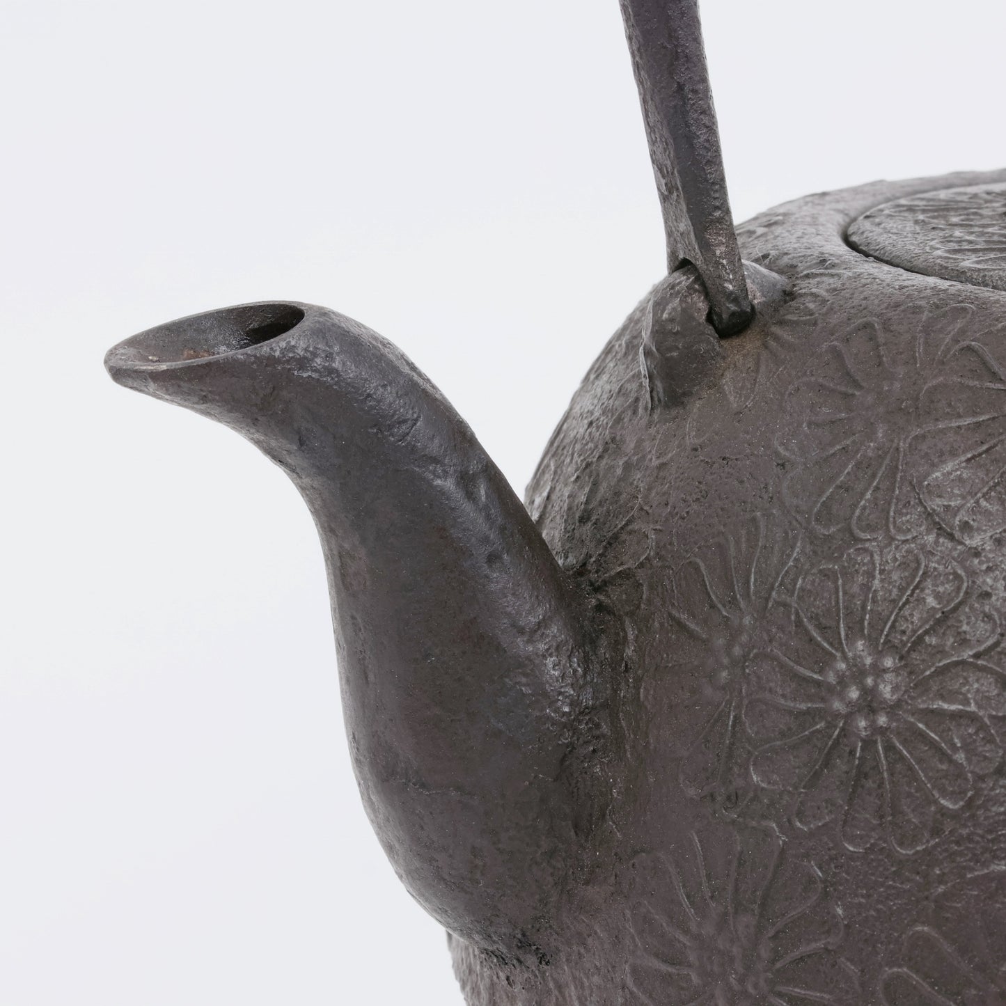 Tetsubin, Cast iron kettle, Japanese tetsubin, Tetsubin teapot, Tetsubin kettle, Cast iron teapot from Japan, Cast iron teapot, Nambutekki, Maru-natsume, 2.2L, Chrysanthemum pattern, Free Shipping