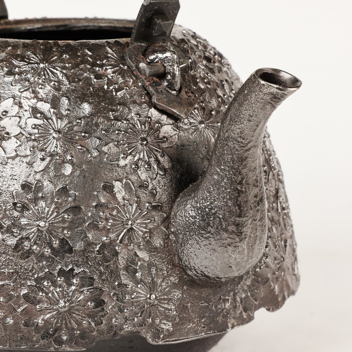 Tetsubin, Tetsubin kettle, Cast iron tea kettle, Japanese iron kettle, Cast iron kettle, Tetsubin iron teapot, Tetsubin iron sand, Satetsu, Iron sand, Free Shipping