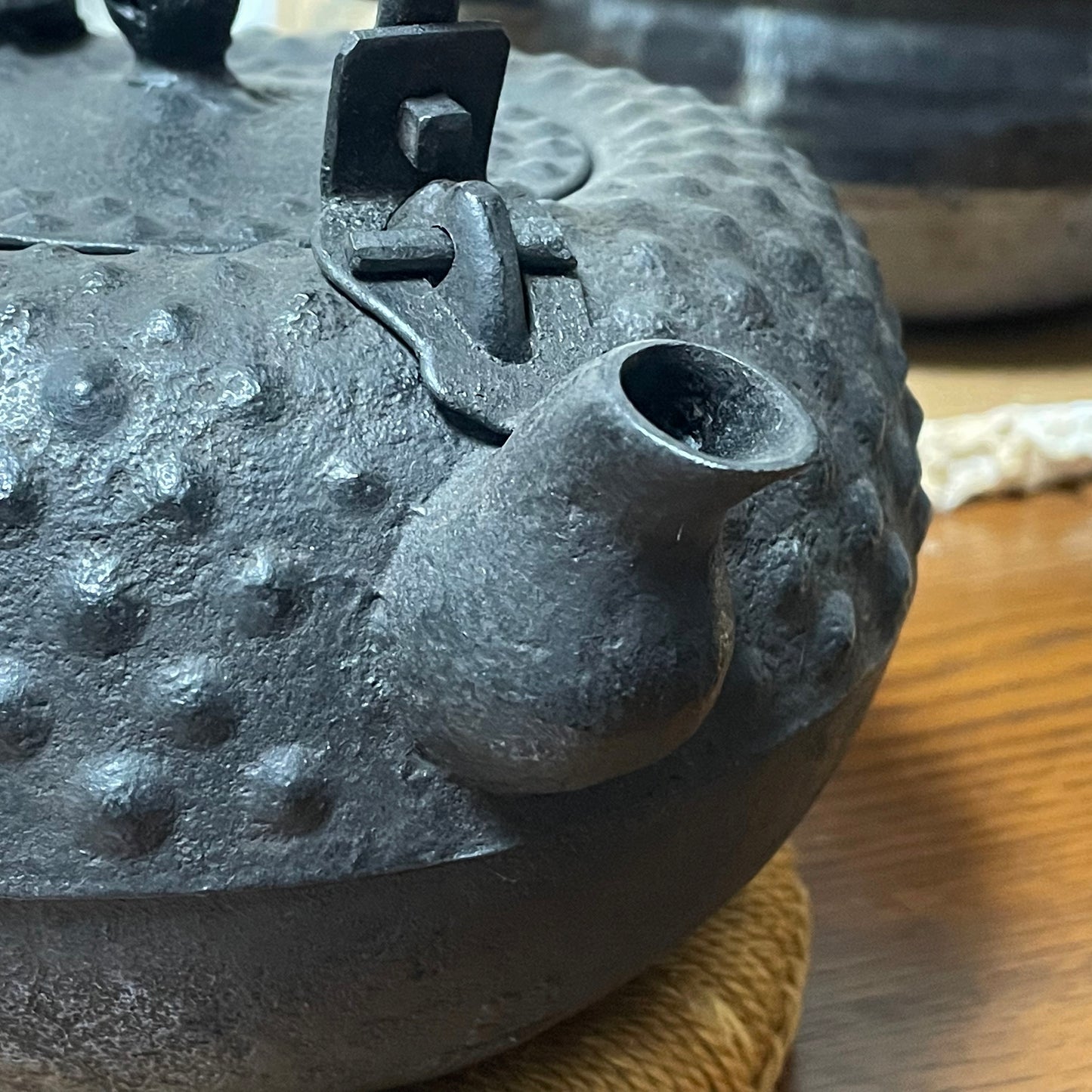 Tetsubin, Nanbu Tetsubin, Japanese tetsubin, Cast iron kettle, Nanbu tekki, Tetsubin teapot, Tetsubin kettle, Cast iron teapot, Japanese Tetsubin, Tetsuhachi Dai-Arare, 1.6L, Free Shipping, Ready for BtoB negotiation