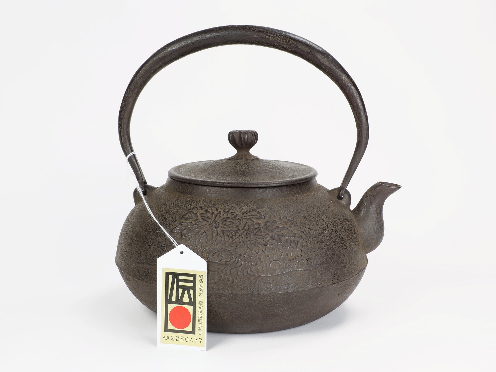 Tetsubin iron kettle, also known as Nanbu tekki, is a traditional Japanese kettle made of iron, iron casting. We are seller of handmade Tetsubin ex Kozan, Morioka, Japan. 